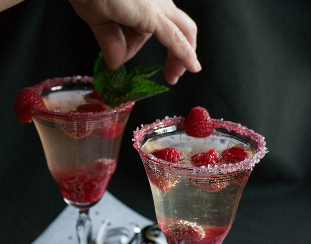 Sparkling Raspberry Kiss Mocktail